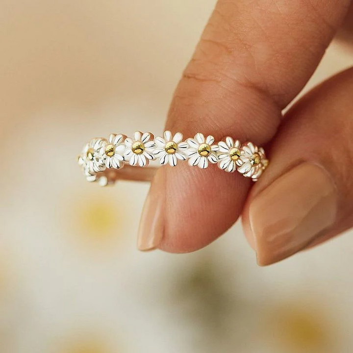 Merle | Verstellbarer Ring aus Silber und handbemaltem Emaille mit Gänseblümchen