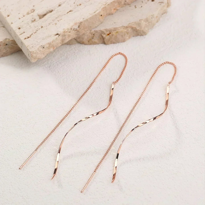 Sylvia | Lange Ohrringe mit Gewelltem Design