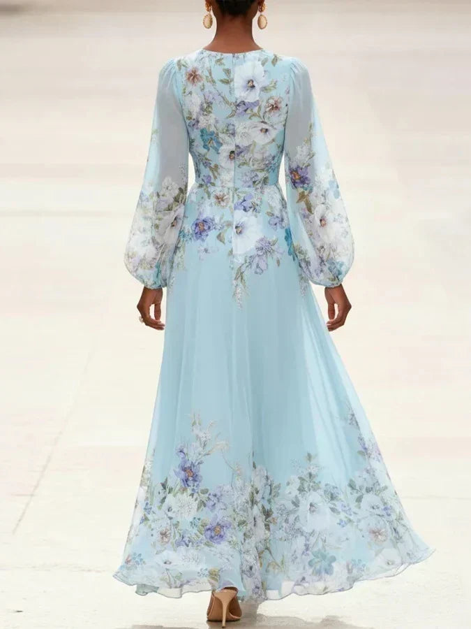Margarete | Maxikleid Chiffon mit Blumenmuster hellblau mit V-Ausschnitt