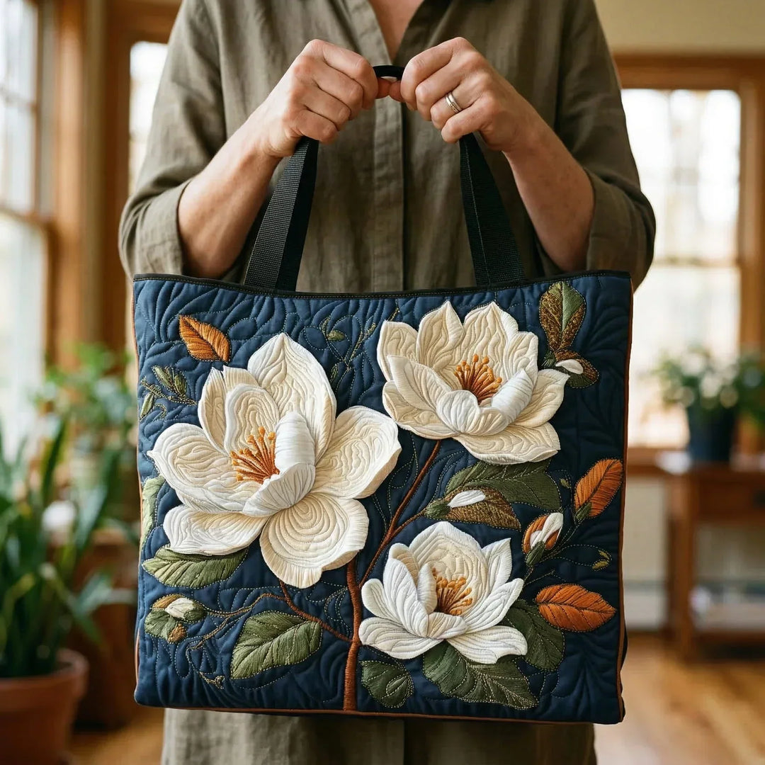 Luisa | Gesteppte Tragetasche mit Motiv Zarte Magnolie