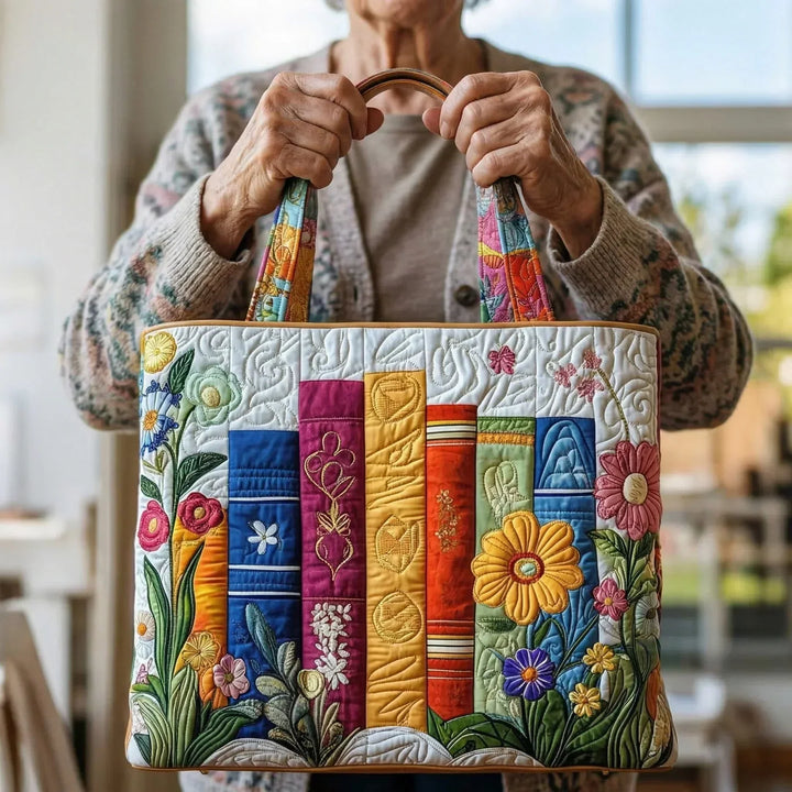 Klara | Gesteppte Tragetasche mit Motiv Florale Bibliothek