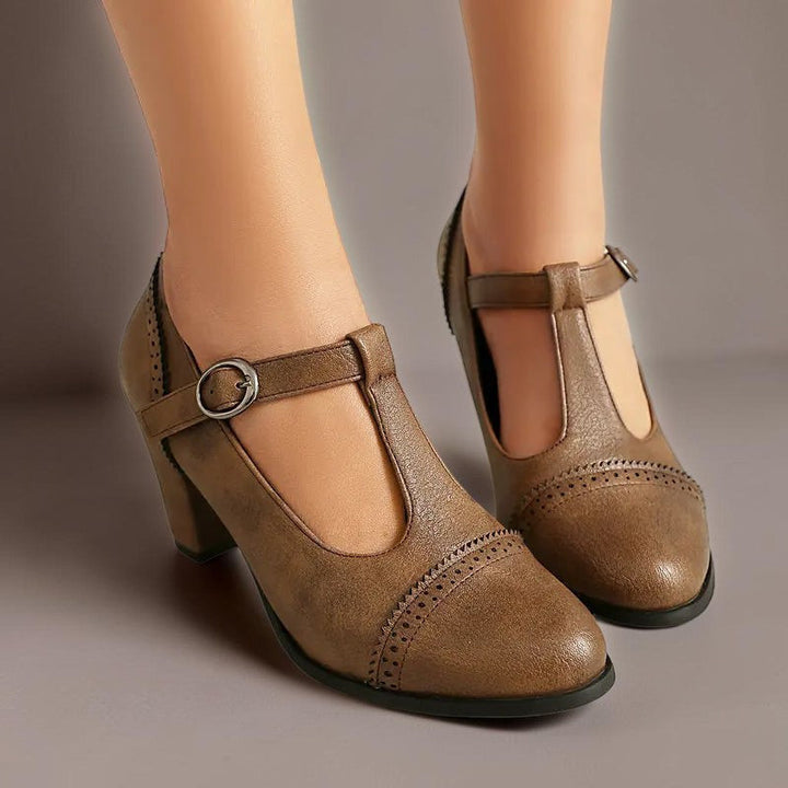 Marlene | Lochgenagelte Absatzschuhe Mit Riegel